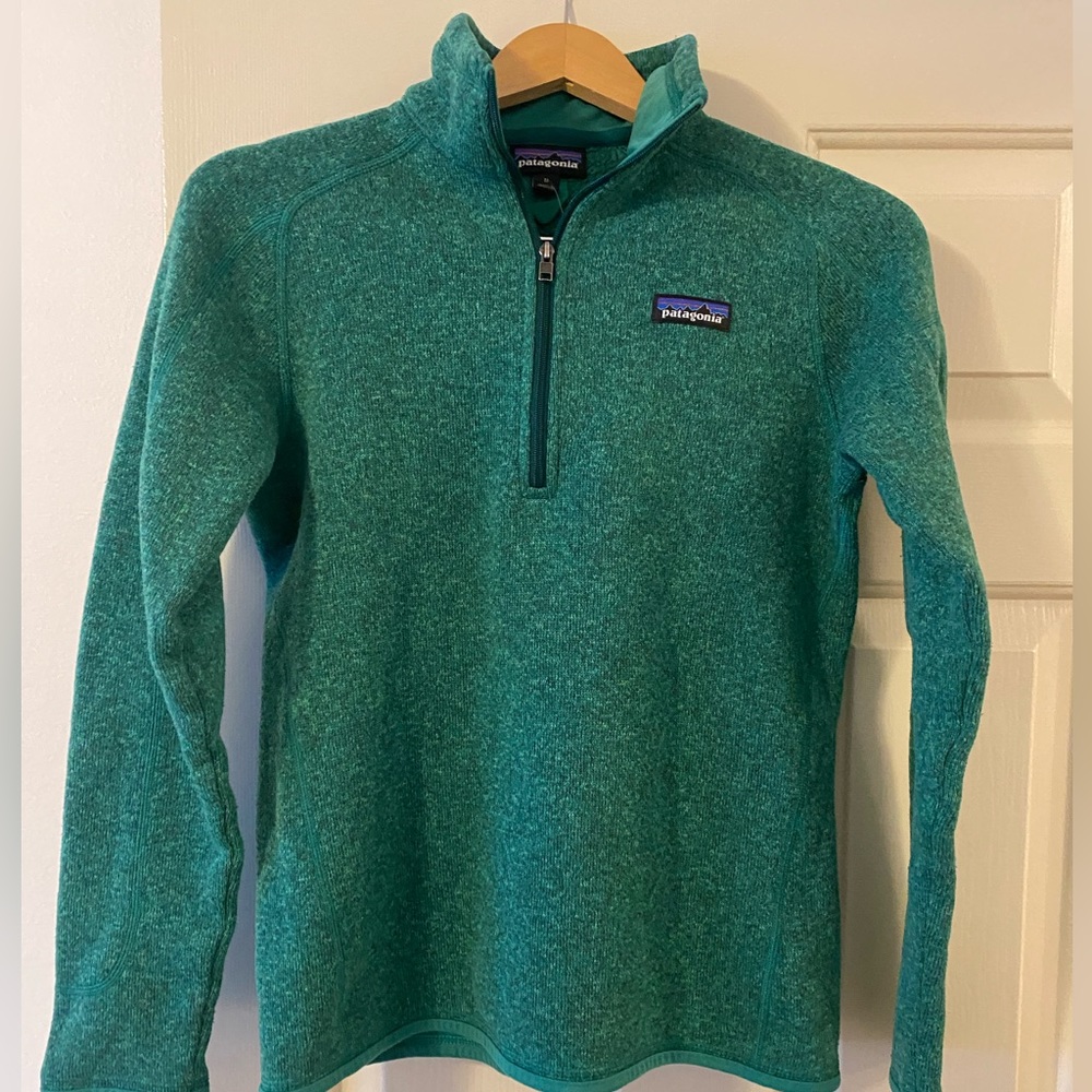 LIKE NEW WOMENS PATAGONIA 1/2 zip
